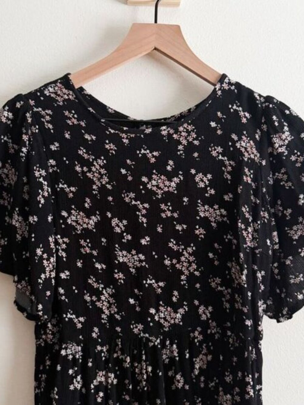 3/$10 Abercrombie & Fitch Ditsy Floral Print Dress Size S - Picture 2 of 2